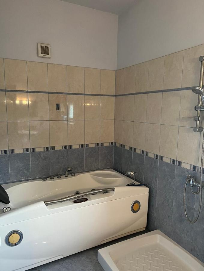 Guest House Pulake Берат Екстериор снимка
